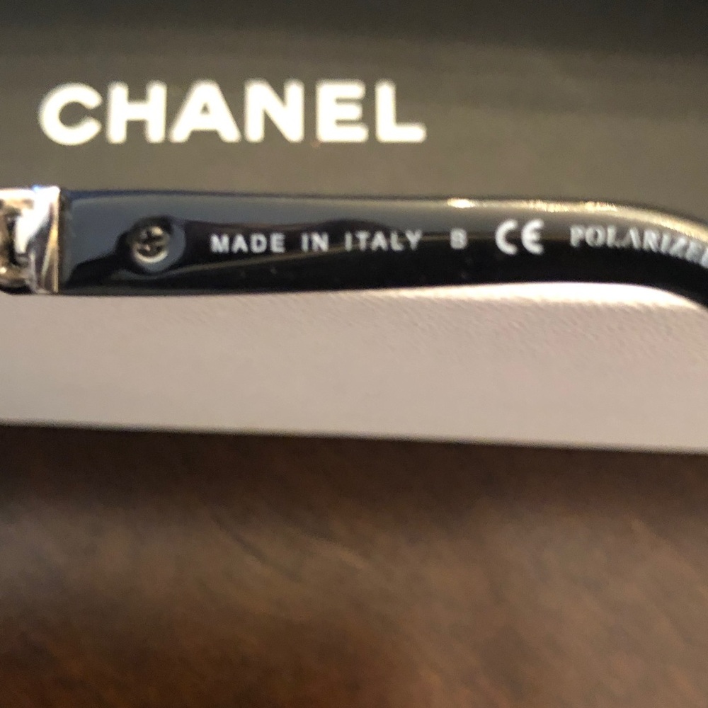 CHANEL Chic Black Sunglasses - Picture 5 of 10